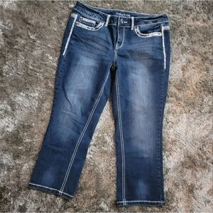 Maurices Capris Medium Wash Size 5 / 6